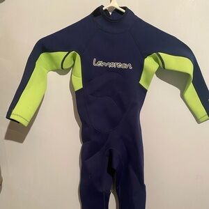 Kids wetsuit size  4